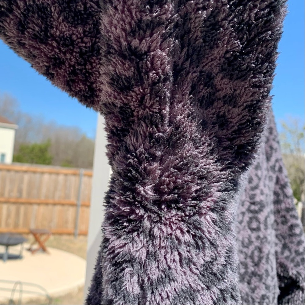 torrid Faux Fur Leopard Print Coat Bomber Jacket Gray Warm Animal Print Gray - Picture 8 of 15
